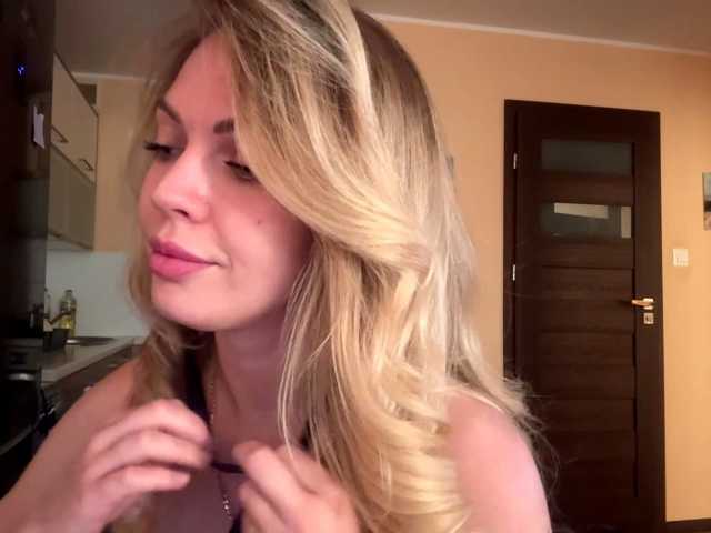 MissLuxxi live cam on BongaCams