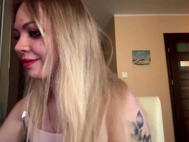 MissLuxxi live cam on BongaCams