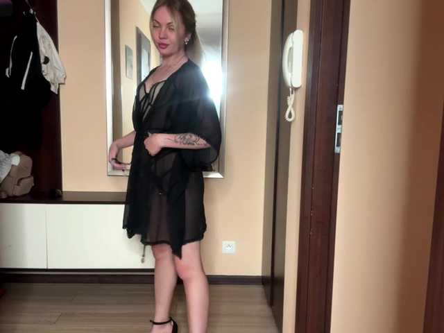 MissLuxxi live cam on BongaCams