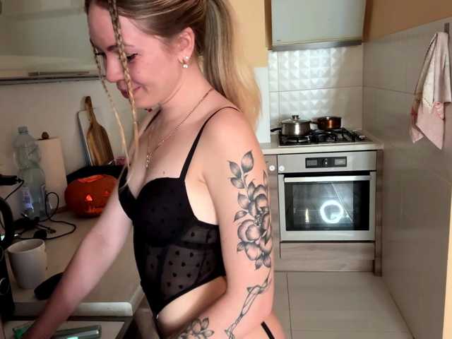 MissLuxxi live cam on BongaCams