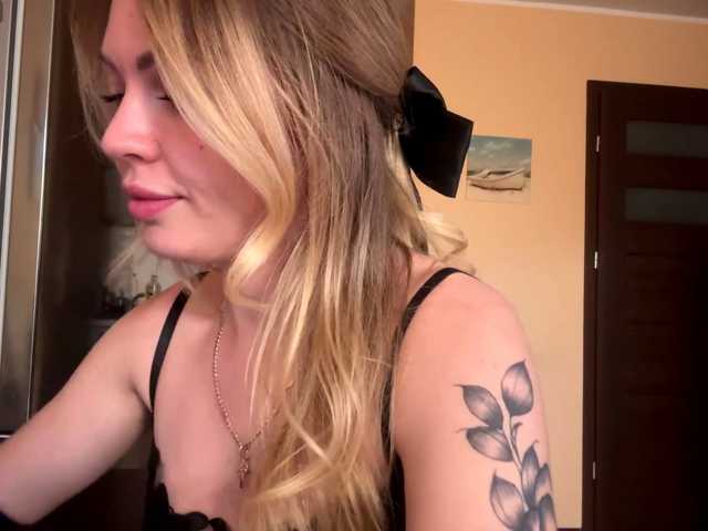 MissLuxxi live cam on BongaCams
