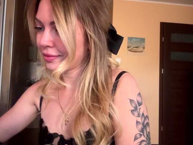 MissLuxxi live cam on BongaCams