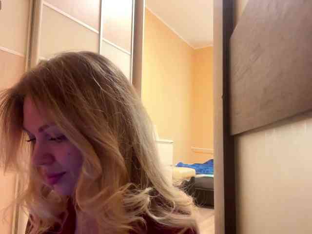 MissLuxxi webcam