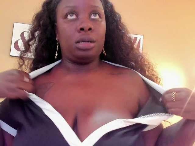 MilaBreast live cam on BongaCams