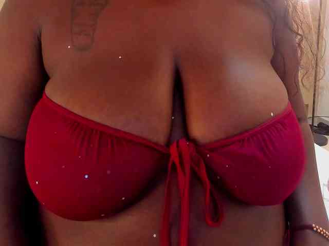 MilaBreast webcam