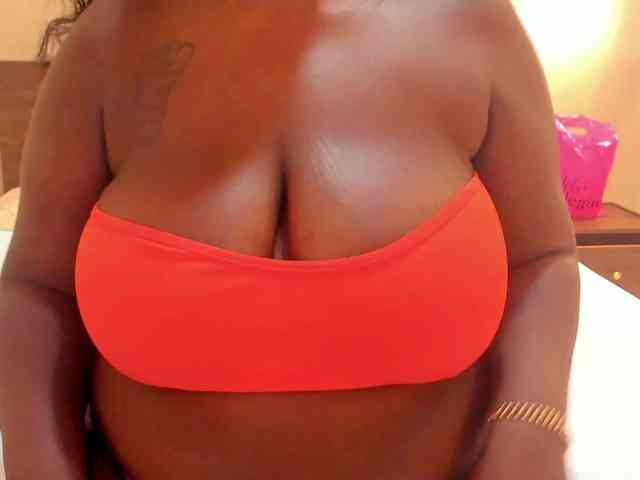 MilaBreast webcam