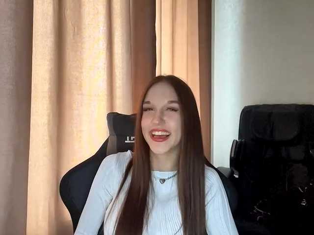 OliviaSkims live cam on BongaCams