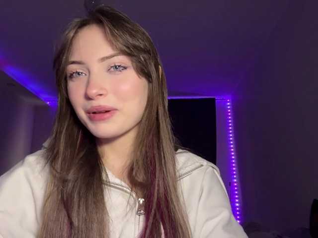 OlyaPuzz live cam on BongaCams