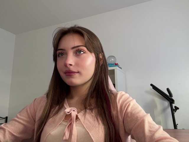 OlyaPuzz live cam on BongaCams