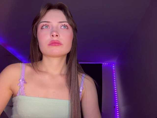 OlyaPuzz live cam on BongaCams