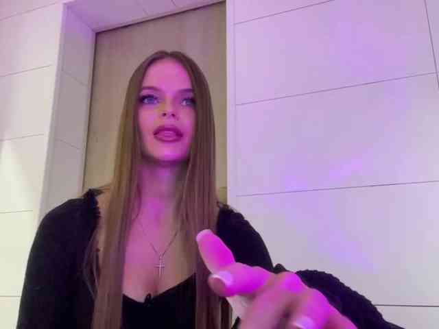 CharlotteMiu webcam