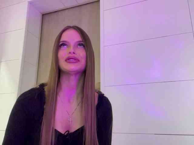CharlotteMiu webcam