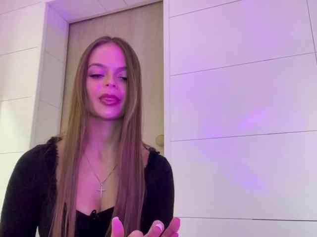 CharlotteMiu webcam