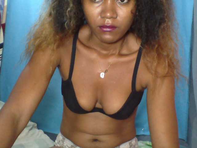 Tania6668 live cam on BongaCams