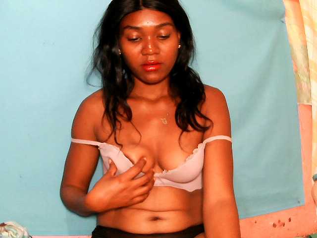 Tania6668 live cam on BongaCams