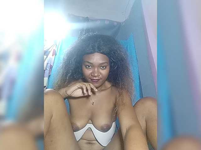Tania6668 live cam on BongaCams