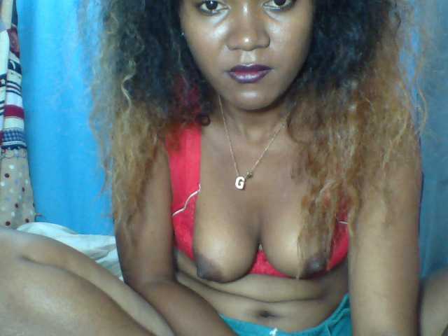 Tania6668 live cam on BongaCams