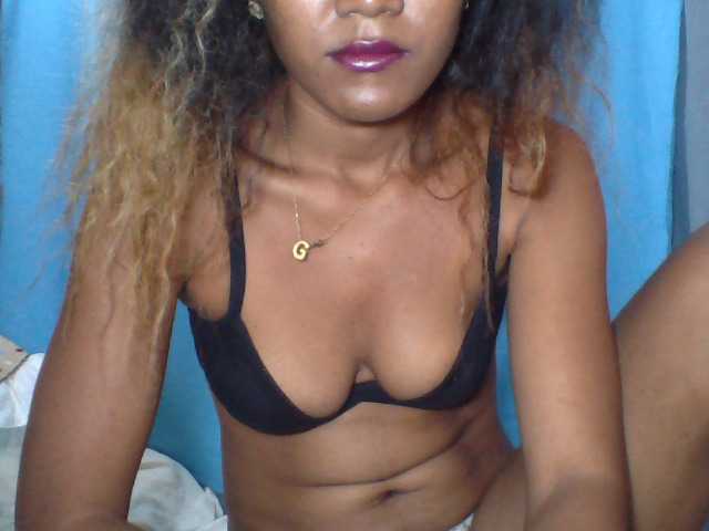 Tania6668 live cam on BongaCams