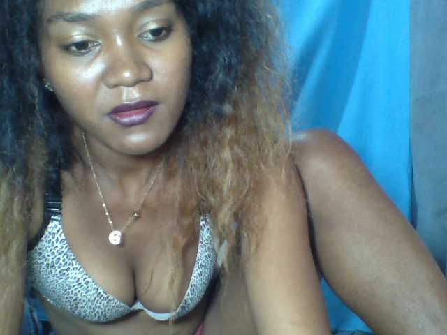 Tania6668 live cam on BongaCams
