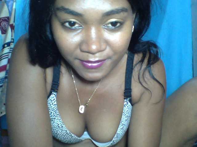 Tania6668 live cam on BongaCams