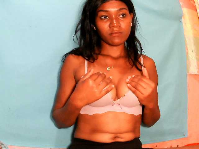 Tania6668 live cam on BongaCams