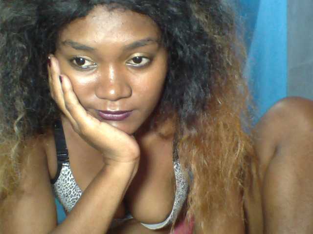 Tania6668 live cam on BongaCams