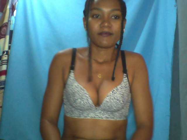 Tania6668 live cam on BongaCams