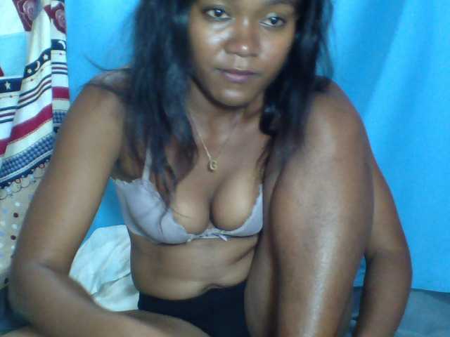Tania6668 live cam on BongaCams