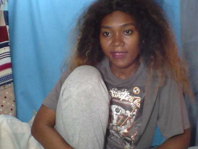 Tania6668 live cam on BongaCams