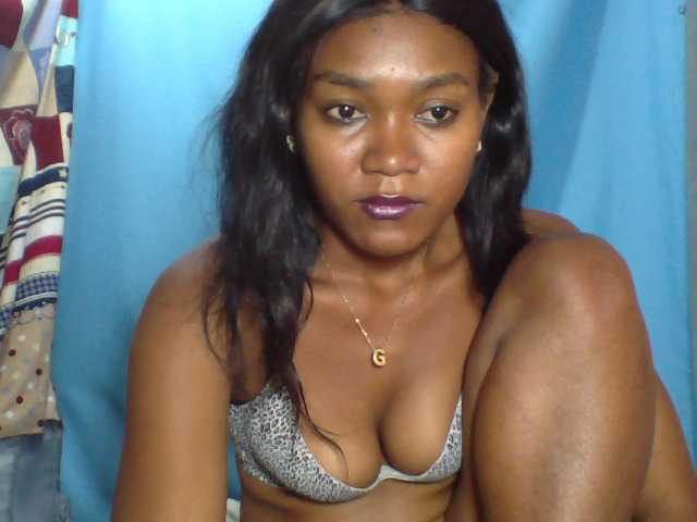Tania6668 live cam on BongaCams
