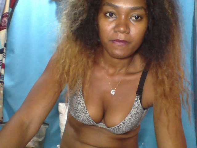Tania6668 live cam on BongaCams