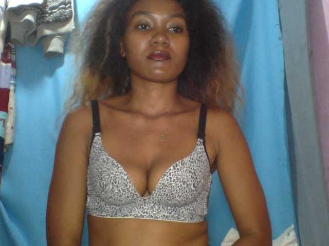 Tania6668 live cam on BongaCams