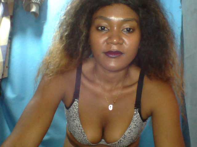 Tania6668 live cam on BongaCams