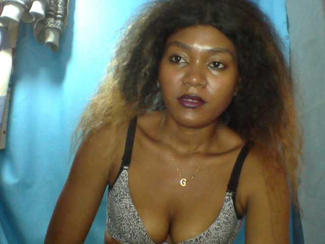 Tania6668 live cam on BongaCams