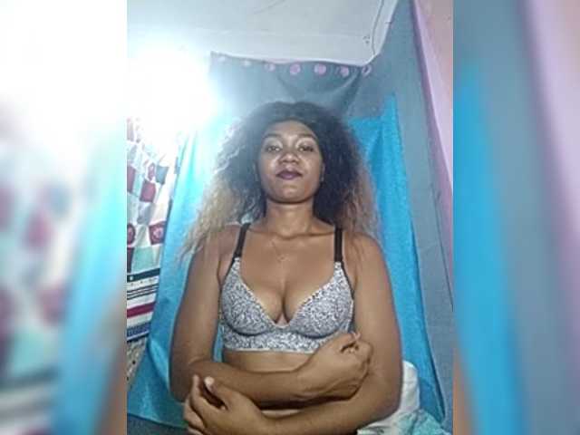 Tania6668 live cam on BongaCams