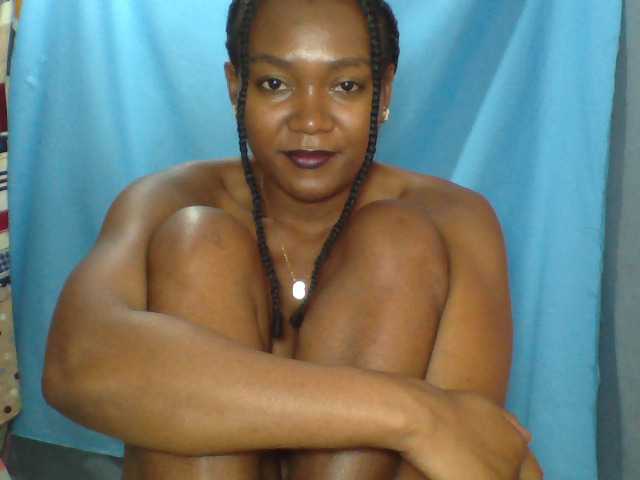 Tania6668 live cam on BongaCams