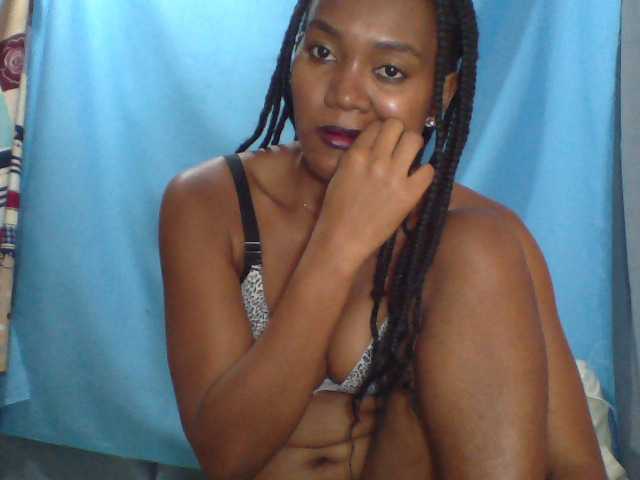 Tania6668 live cam on BongaCams