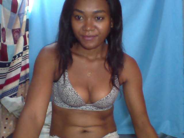 Tania6668 live cam on BongaCams
