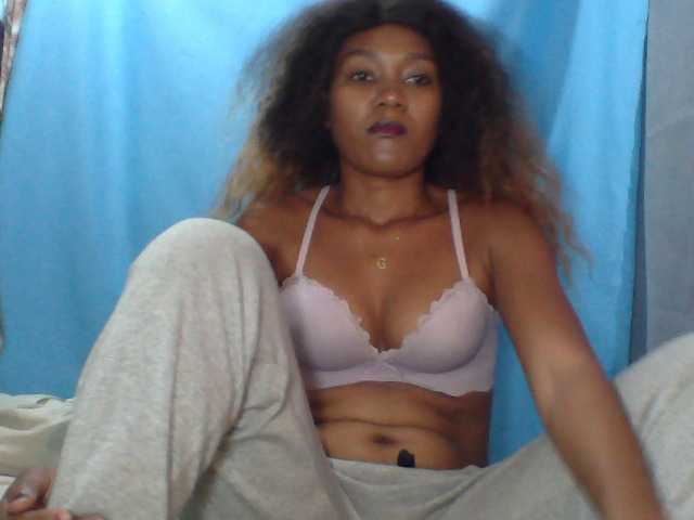 Tania6668 live cam on BongaCams