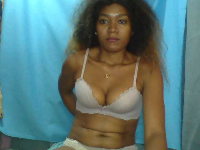 Tania6668 live cam on BongaCams