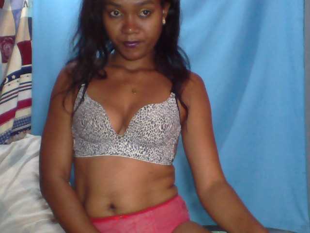 Tania6668 live cam on BongaCams