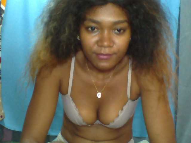 Tania6668 live cam on BongaCams