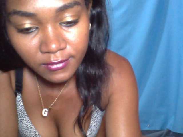 Tania6668 live cam on BongaCams