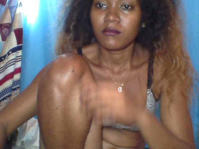 Tania6668 live cam on BongaCams