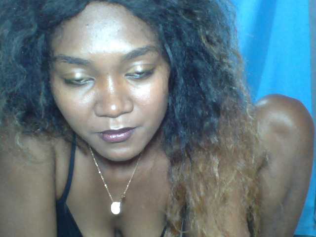 Tania6668 live cam on BongaCams