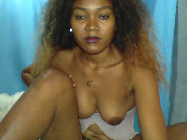 Tania6668 live cam on BongaCams