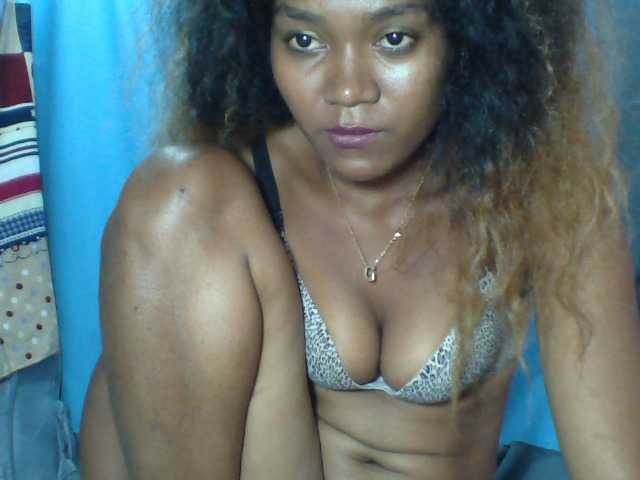Tania6668 live cam on BongaCams
