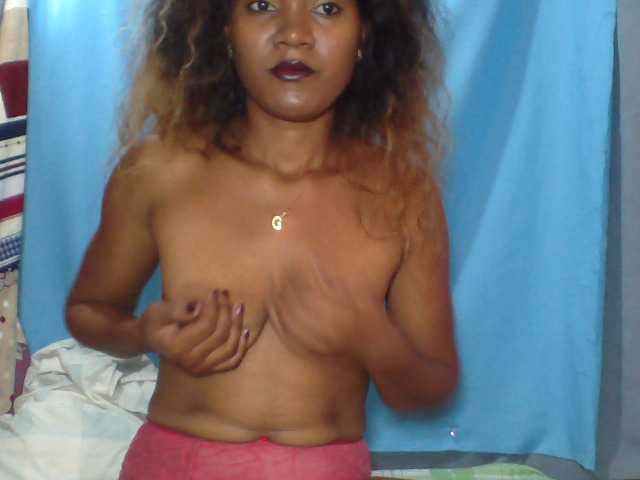 Tania6668 live cam on BongaCams