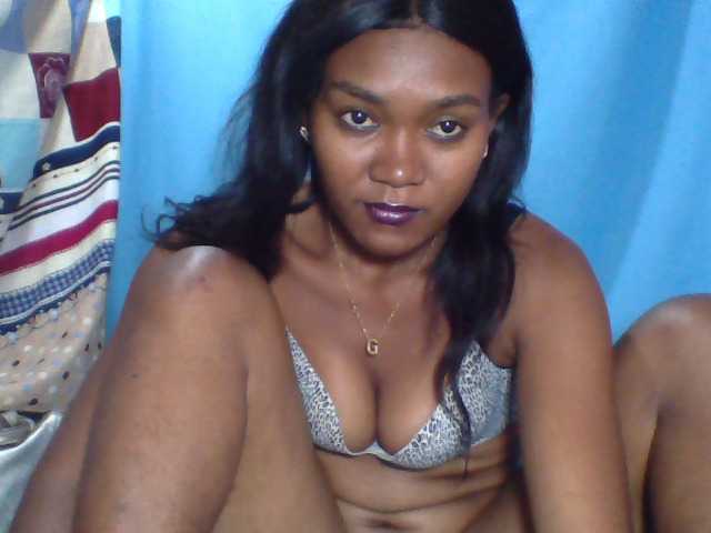 Tania6668 live cam on BongaCams