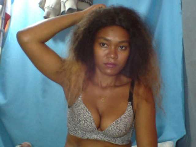 Tania6668 live cam on BongaCams